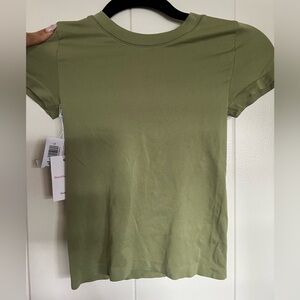 Aritzia Sunday best sinchseamless tee. brand new